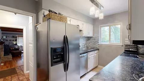 Kitchen - 9096 Carpenter, Flushing, MI 48433 photo 2 of 2