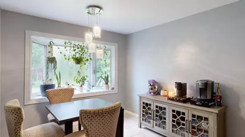 Dining - 9096 Carpenter, Flushing, MI 48433 photo 3 of 3