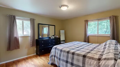 Bedroom - 9096 Carpenter, Flushing, MI 48433 photo 1 of 6