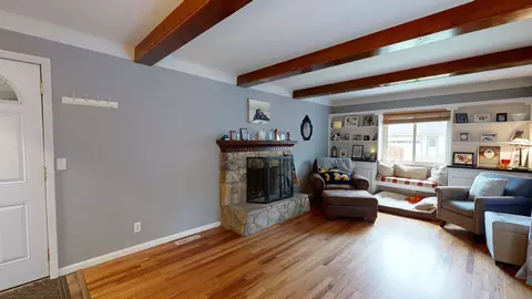 Living - 9096 Carpenter, Flushing, MI 48433 photo 3 of 3