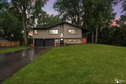 8261 Aberdeen, Lambertville, MI 48144