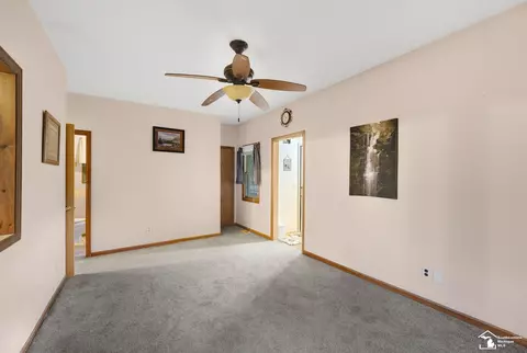 665 King, Temperance, MI 48182 photo 3
