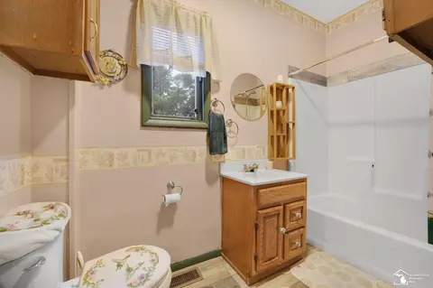 665 King, Temperance, MI 48182 photo 14