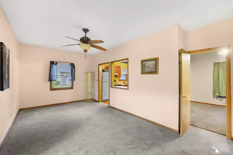 665 King, Temperance, MI 48182 photo 4