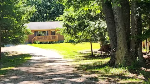 5352 Birch Trl, Honor, MI 49640