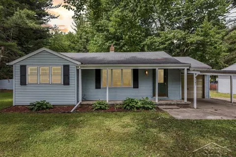 581 E Sanford, Sanford, MI 48657
