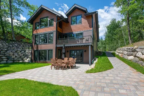 5720 W Big Portage Lk, Land O Lakes T-wi, WI 54540