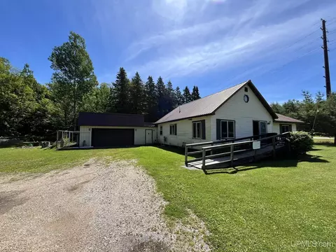 810 N N Riv, Manistique, MI 49854