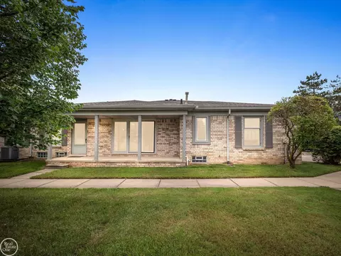 48890 Bay Shr UNIT 20, Shelby Township, MI 48315