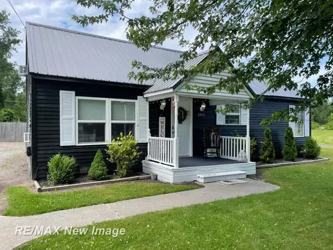 21860 Gratiot, Merrill, MI 48637