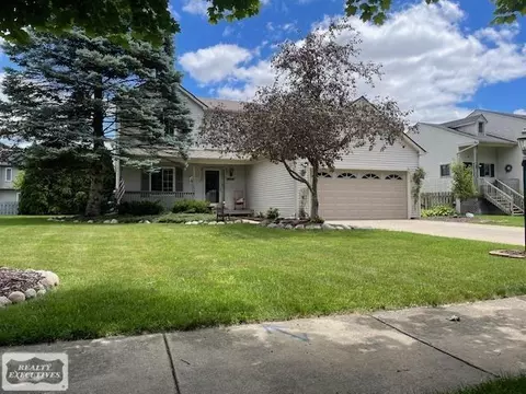 2858 Riverside, Waterford, MI 48329