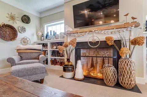 Living - 10305 Exeter, Carleton, MI 48117 photo 4 of 5