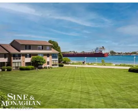 1600 River Rd, Marysville, MI 48040