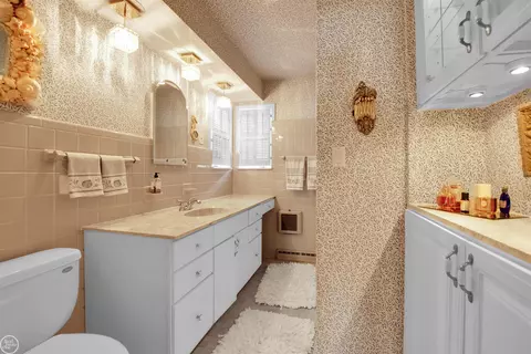 Bath - 242 Edgewater, Algonac, MI 48001 photo 1 of 3