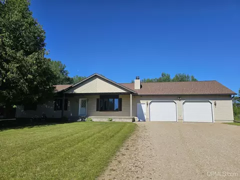 8081 N 25, Gladstone, MI 49837