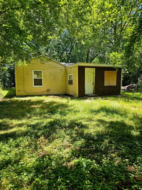 2095 Pound, Flint, MI 48532