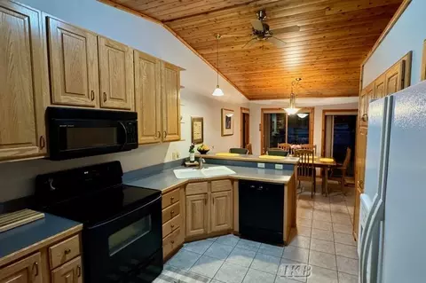 Kitchen - 1954 N Salisbury, Gladwin, MI 48624 photo 4 of 5