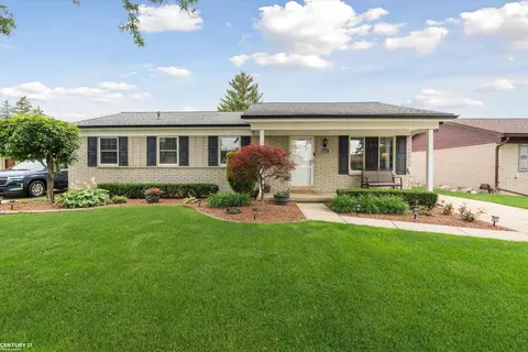 13127 Carnaby, Sterling Heights, MI 48313