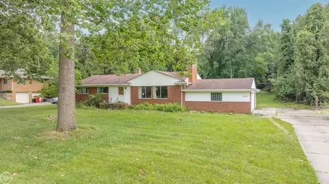25645 Larkins, Southfield, MI 48033