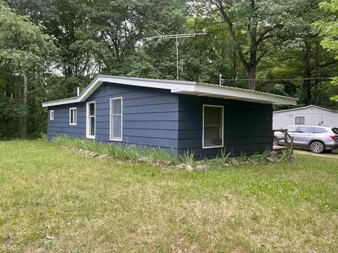 607 N Dodge Lk, Harrison, MI 48625