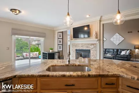 Kitchen - 49248 Yale, Macomb, MI 48044 photo 5 of 6
