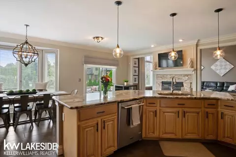 Kitchen - 49248 Yale, Macomb, MI 48044 photo 4 of 6