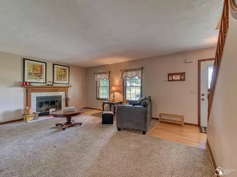 5554 E Albain, Monroe, MI 48161 photo 2