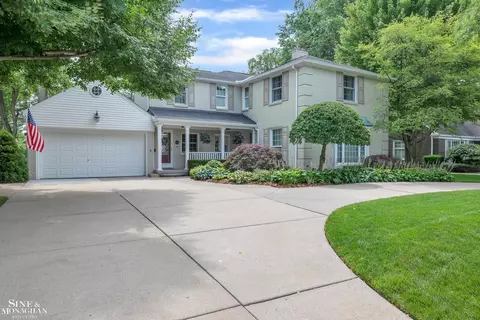 909 Hawthorne, Grosse Pointe Woods, MI 48236