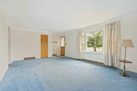 Living - 1018 S Huron, Kawkawlin, MI 48631 photo 2 of 5