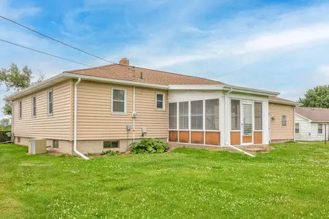 Exterior - 1018 S Huron, Kawkawlin, MI 48631 photo 5 of 11