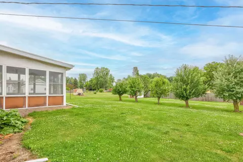 Exterior - 1018 S Huron, Kawkawlin, MI 48631 photo 7 of 11