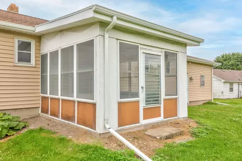 Exterior - 1018 S Huron, Kawkawlin, MI 48631 photo 6 of 11