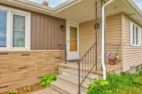 Exterior - 1018 S Huron, Kawkawlin, MI 48631 photo 9 of 11