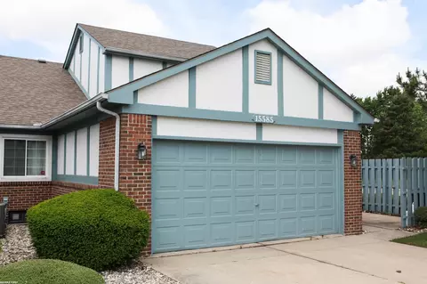 15585 Huntcliff #BLDG 12, Macomb, MI 48044