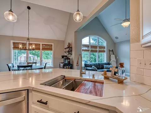 Kitchen - 1455 Pearl, Temperance, MI 48182 photo 5 of 6