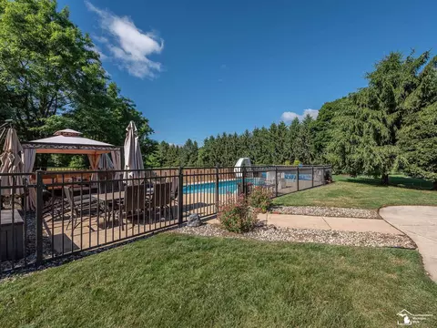 Exterior - 1455 Pearl, Temperance, MI 48182 photo 5 of 12