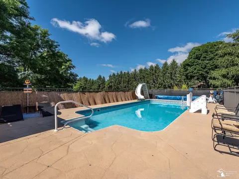 Exterior - 1455 Pearl, Temperance, MI 48182 photo 7 of 12
