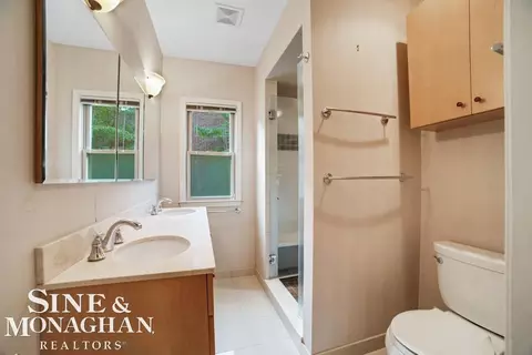 Bath - 752-754 Neff, Grosse Pointe, MI 48230 photo 1 of 3