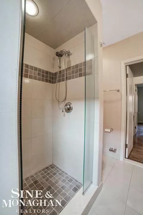 Bath - 752-754 Neff, Grosse Pointe, MI 48230 photo 3 of 3