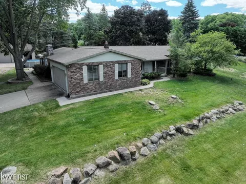 12214 Dentonview, Fenton, MI 48430
