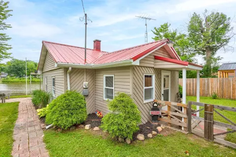 625 E Sun Oil, Gladwin, MI 48624