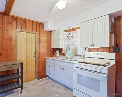 625 E Sun Oil, Gladwin, MI 48624 photo 9