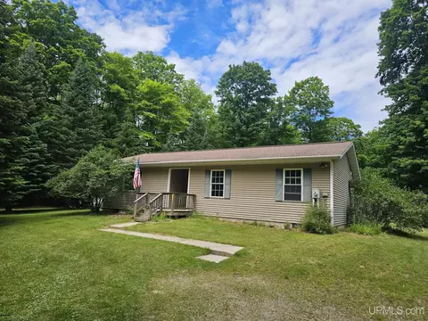 9662 W Hemlock, Manistique, MI 49854