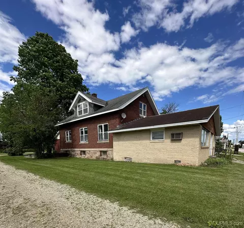 3976 W Maple Ridge 37th, Rock, MI 49880