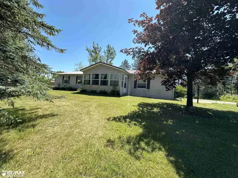1595 Andover, Gladwin, MI 48624 photo 3