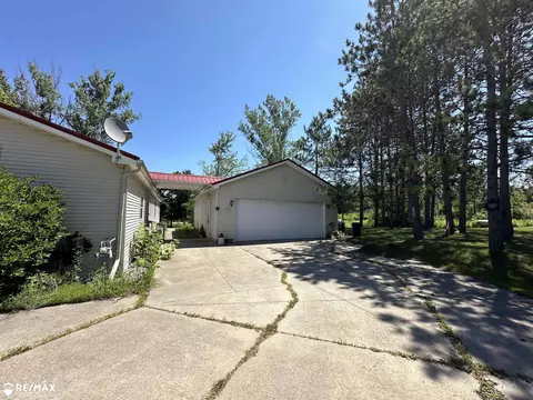 1595 Andover, Gladwin, MI 48624 photo 2