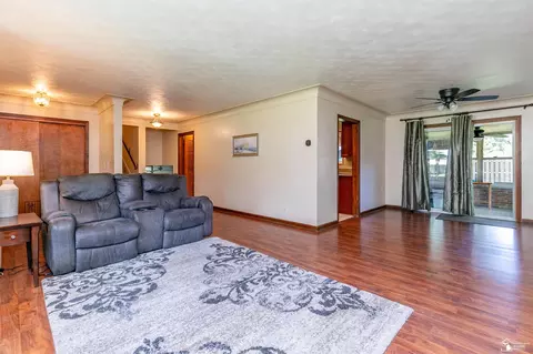 7559 Apache, Temperance, MI 48182 photo 9