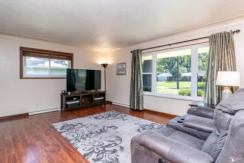 7559 Apache, Temperance, MI 48182 photo 8