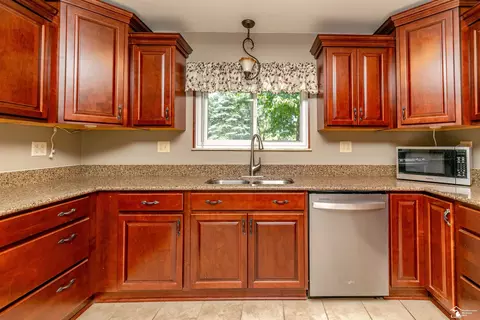 7559 Apache, Temperance, MI 48182 photo 15