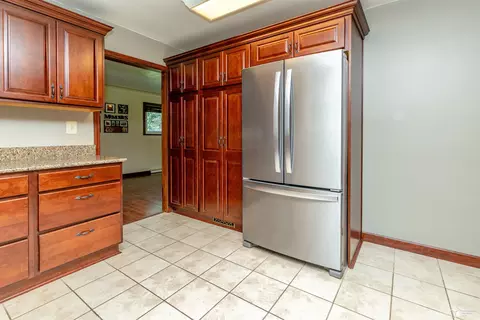 7559 Apache, Temperance, MI 48182 photo 13